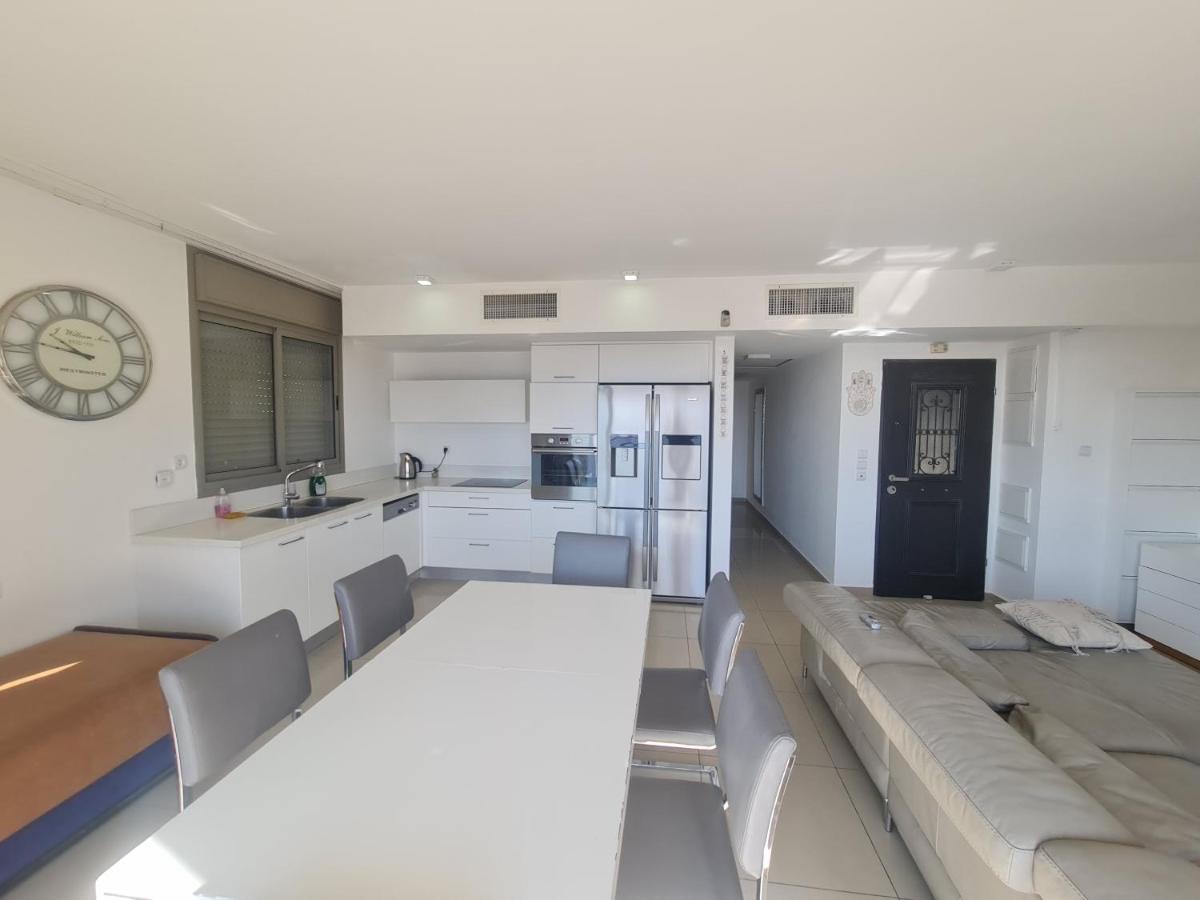 Top-Luxury Exclusive Аpt With Jacuzzi In Front Of The Sea Eilat Exterior photo
